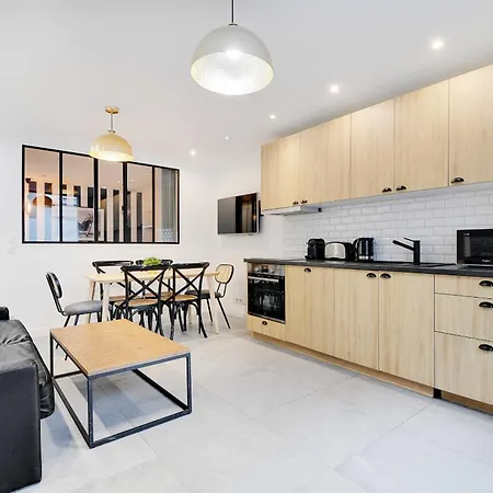 Super 2br 6p Bastille *