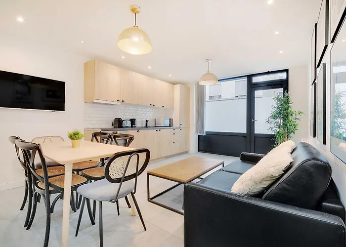 Super 2br 6p Bastille Apartman *