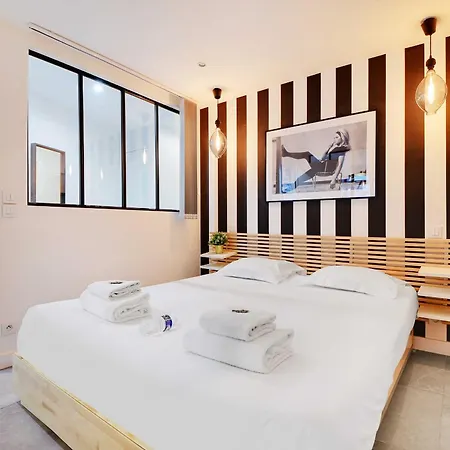 Super 2br 6p Bastille Apartment *