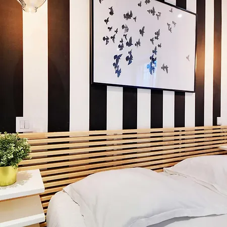 Super 2br 6p Bastille Apartment