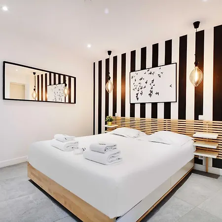 Super 2br 6p Bastille Apartment *