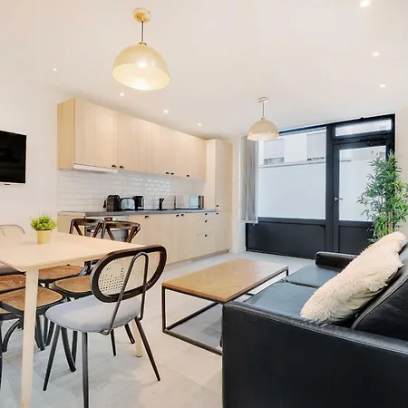 Super 2br 6p Bastille Apartment *